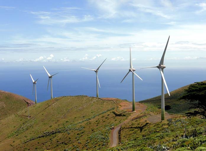 Turbinas Hidroeléctricas y Aerogeneradores Eólicos
